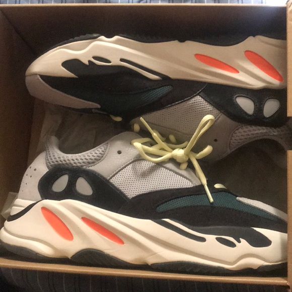 yeezy wave runner size 12
